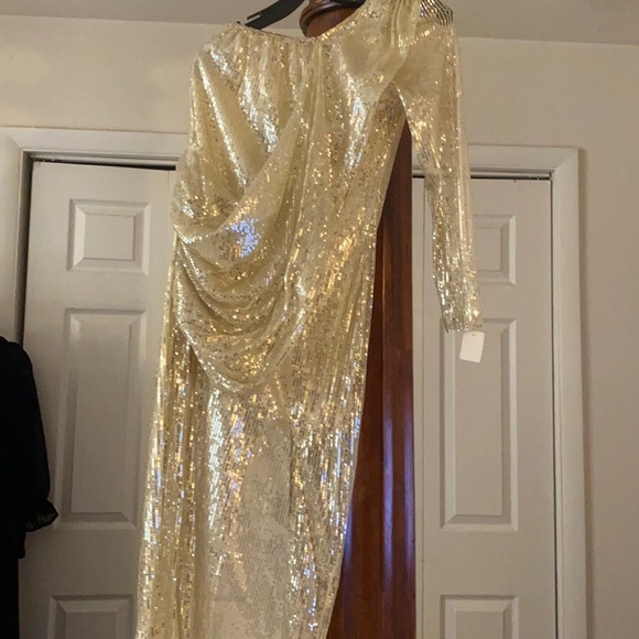 Dresses & Skirts - Goddess dress slit on side beautiful
